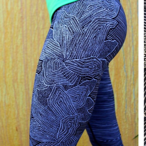 Lululemon Wunder Under Pant (Hi-Rise) Dottie Tribe White Black SZ 10 - Picture 9 of 9